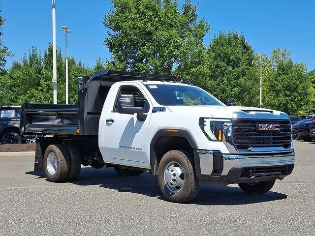 2025 GMC Sierra 3500 HD Chassis Cab Vehicle Photo in DANBURY, CT 06810-5034