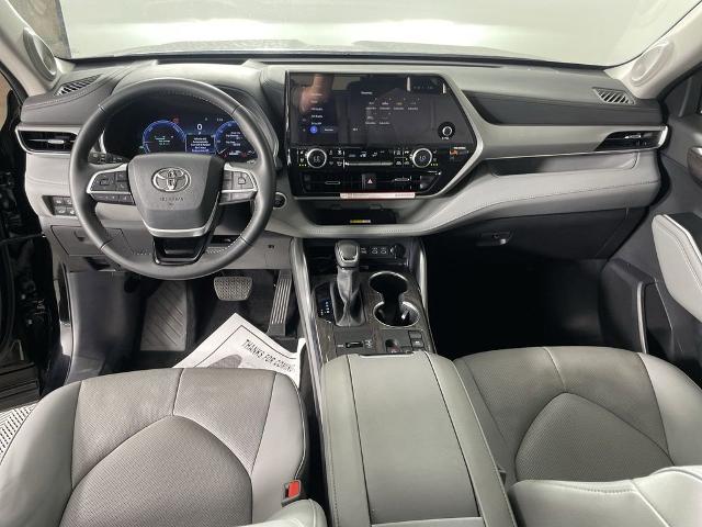 2024 Toyota Highlander Vehicle Photo in GILBERT, AZ 85297-0402