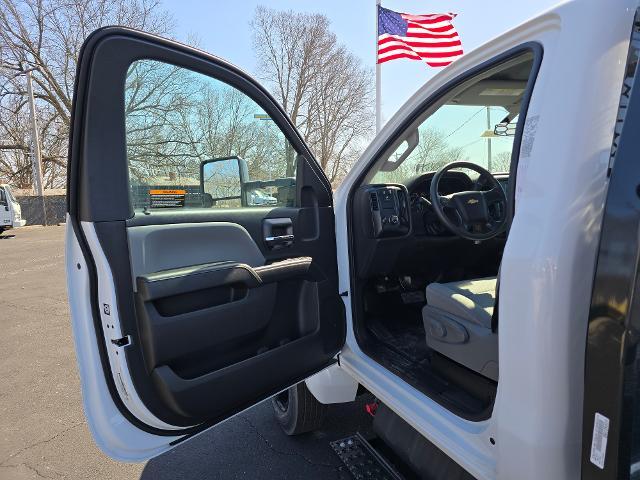 2024 Chevrolet Silverado Chassis Cab Vehicle Photo in INDEPENDENCE, MO 64055-1314