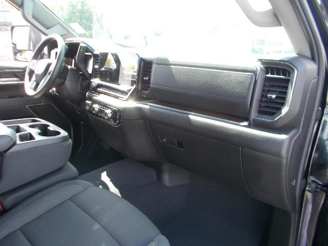 2025 GMC Sierra 2500 HD Vehicle Photo in LOWELL, MA 01852-4336