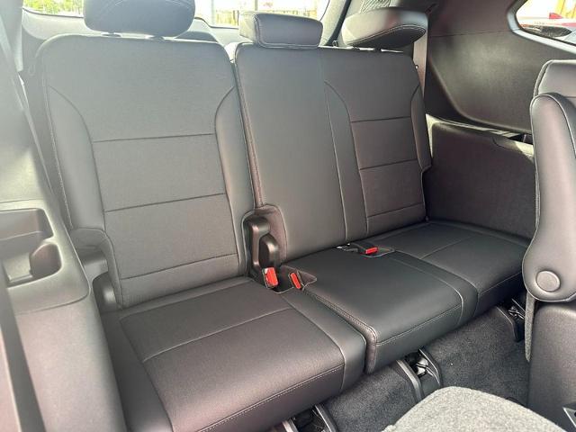 2025 Buick Enclave Vehicle Photo in COLUMBIA, MO 65203-3903