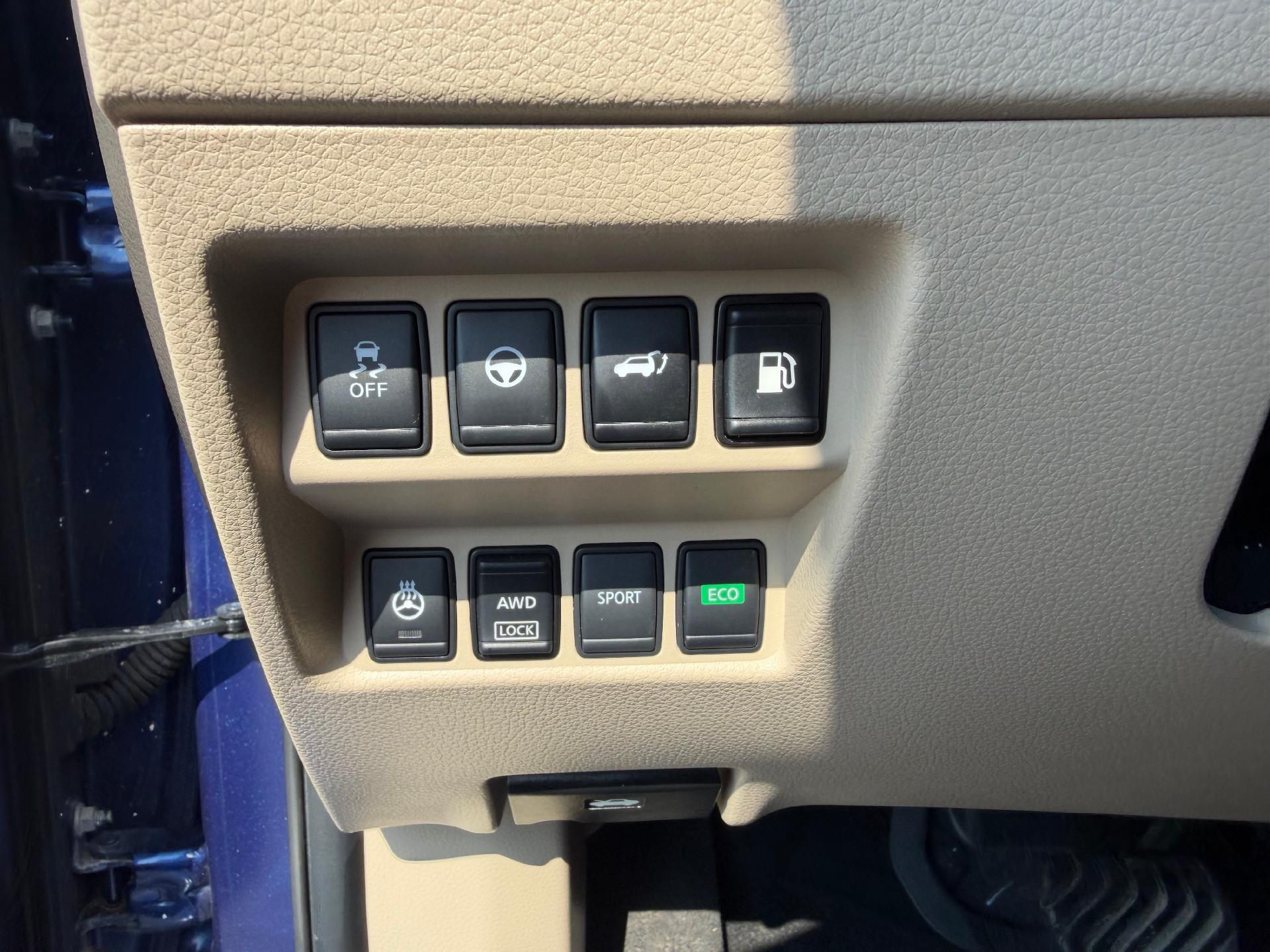 2018 Nissan Rogue photo 28 of 36