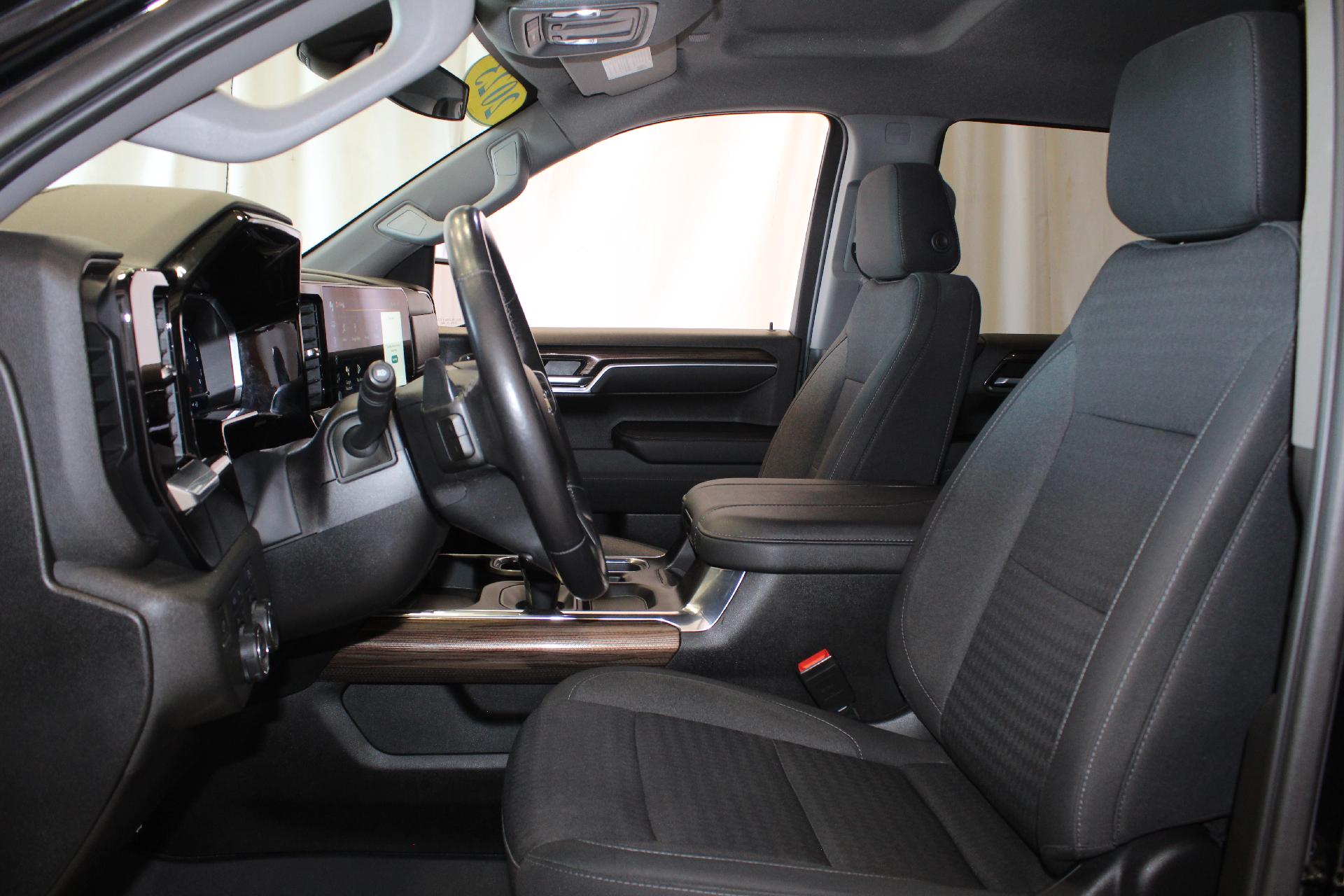 2023 Chevrolet Silverado 1500 Vehicle Photo in NORTHAMPTON, MA 01060-1120