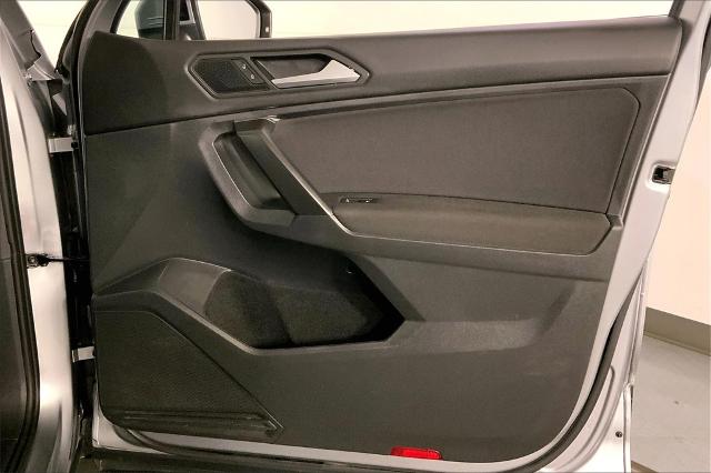 2021 Volkswagen Tiguan Vehicle Photo in Lees Summit, MO 64086