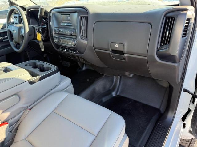 2024 Chevrolet Silverado 5500 HD Vehicle Photo in COLUMBIA, MO 65203-3903