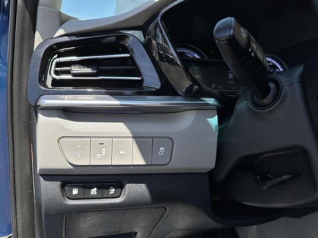 2022 Kia Niro Plug-In Hybrid Vehicle Photo in Tucson, AZ 85712