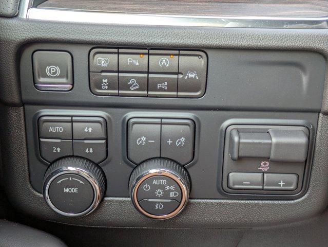 2025 Chevrolet Suburban Vehicle Photo in BRUNSWICK, GA 31525-1881