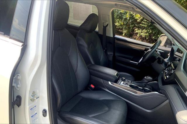 2021 Toyota Highlander Vehicle Photo in KANSAS CITY, MO 64114-4545