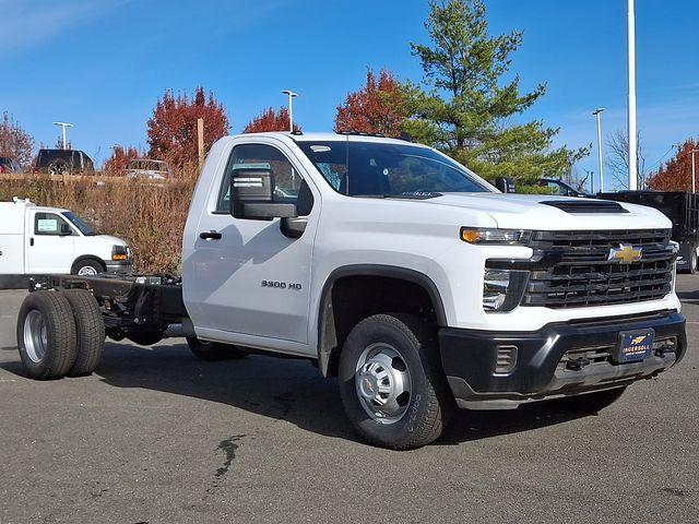 2024 Chevrolet Silverado 3500 HD Chassis Cab Vehicle Photo in DANBURY, CT 06810-5034