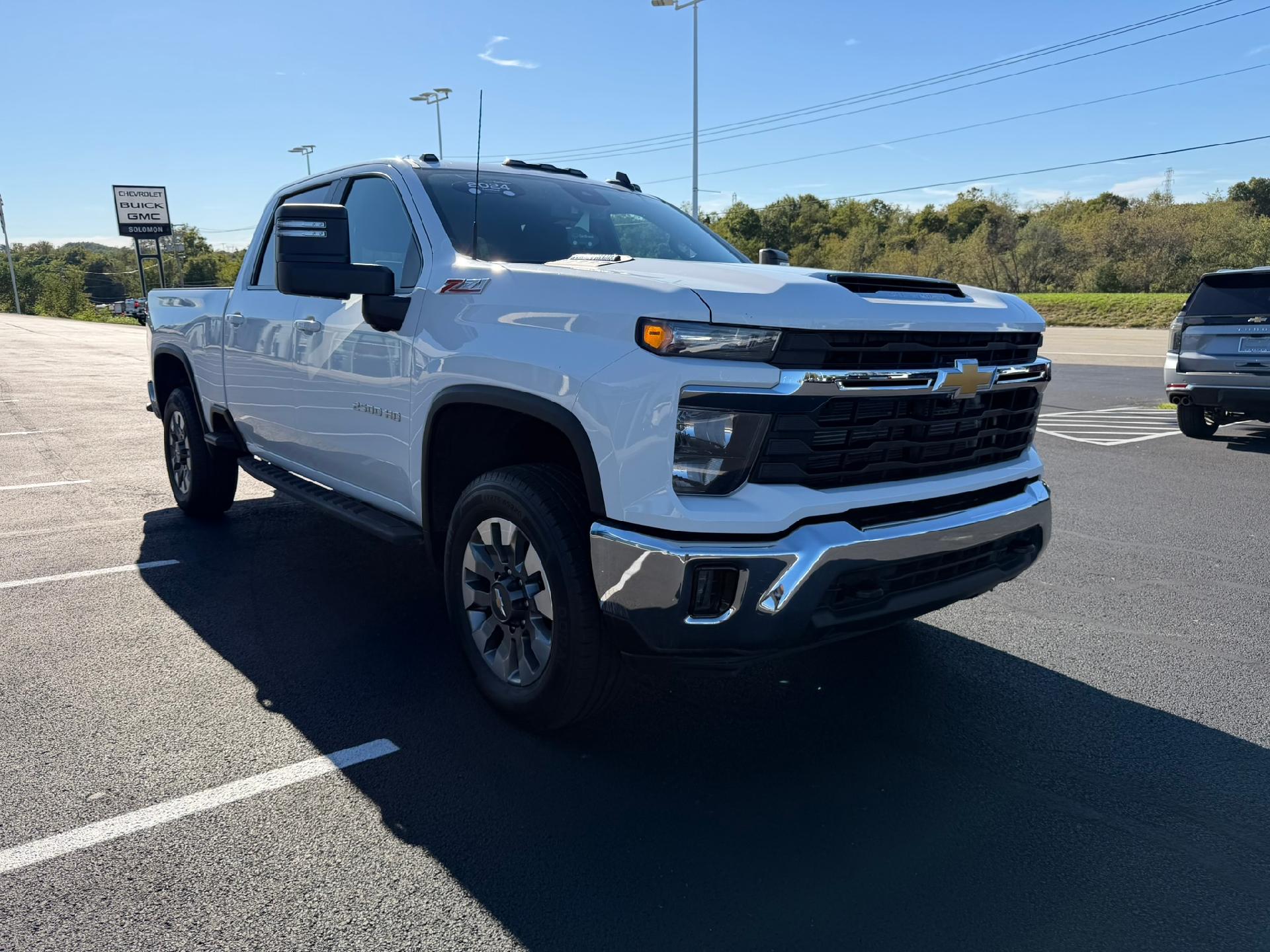 2024 Chevrolet Silverado 2500 HD photo 8 of 34