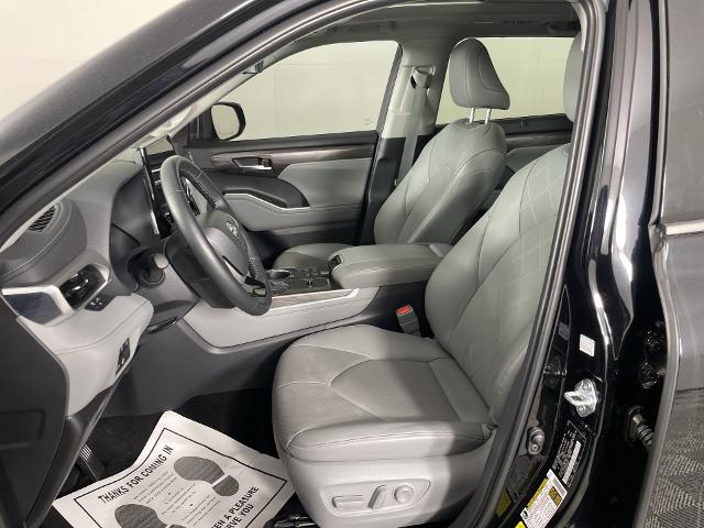 2024 Toyota Highlander Vehicle Photo in GILBERT, AZ 85297-0402