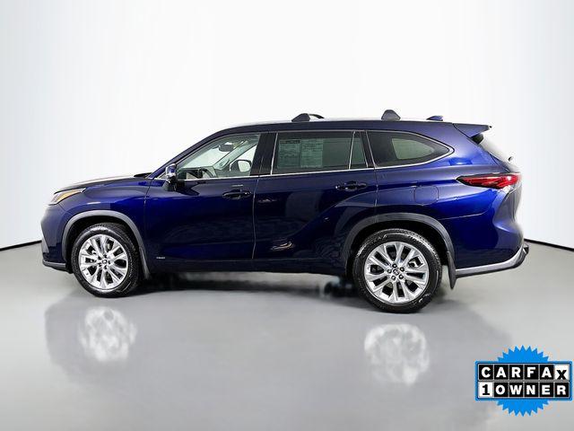 2023 Toyota Highlander Vehicle Photo in Puyallup, WA 98371