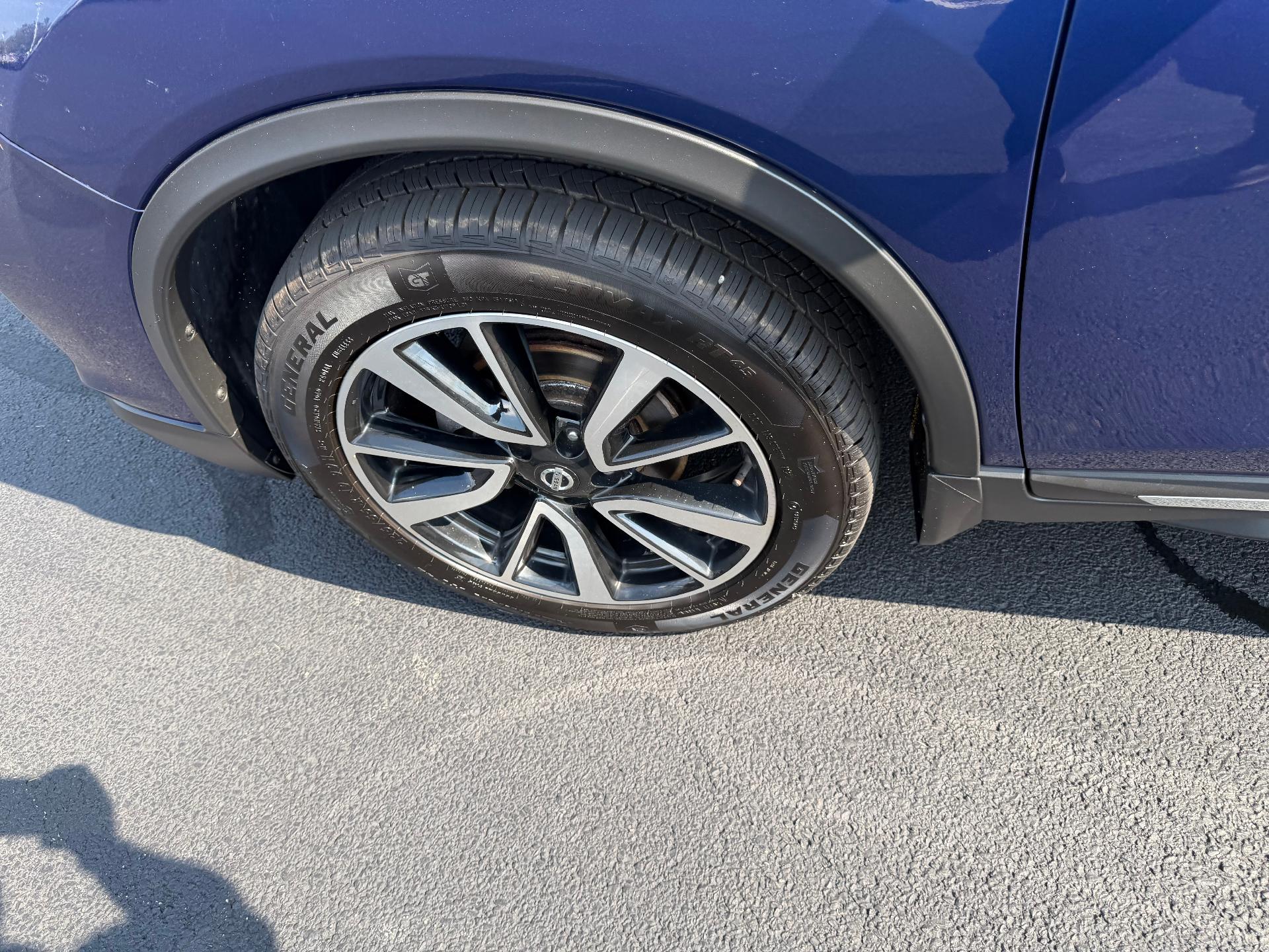 2018 Nissan Rogue photo 10 of 36