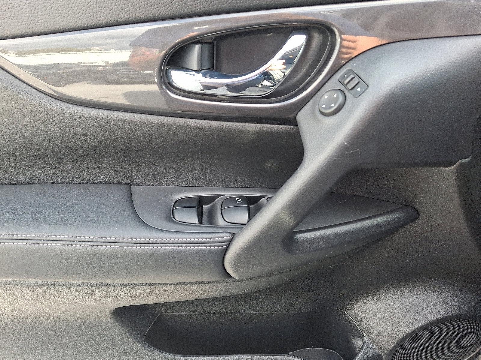 2017 Nissan Rogue Vehicle Photo in Harrisburg, PA 17111