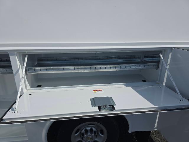 2025 Chevrolet Express Commercial Cutaway Vehicle Photo in INDEPENDENCE, MO 64055-1314