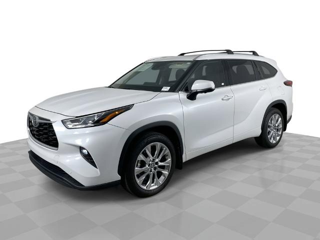 2024 Toyota Highlander Vehicle Photo in GILBERT, AZ 85297-0402