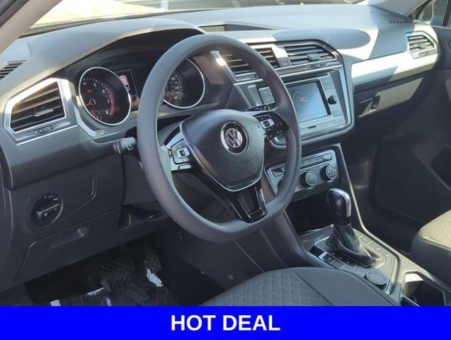 2020 Volkswagen Tiguan Vehicle Photo in Merrillville, IN 46410