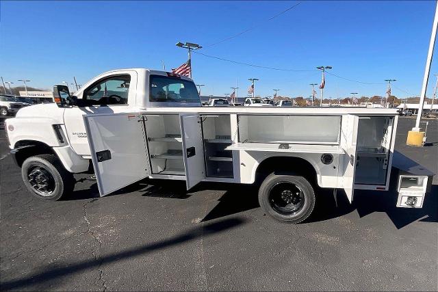 2024 Chevrolet Silverado Chassis Cab Vehicle Photo in INDEPENDENCE, MO 64055-1314
