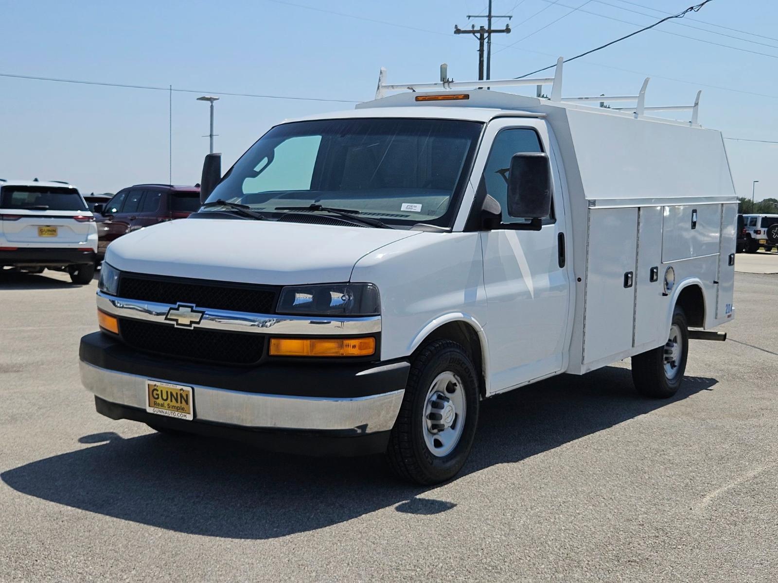 2017 Chevrolet Express Commercial Cutaway Vehicle Photo in Seguin, TX 78155