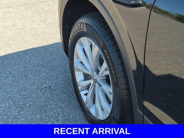 2020 Volkswagen Tiguan Vehicle Photo in Merrillville, IN 46410