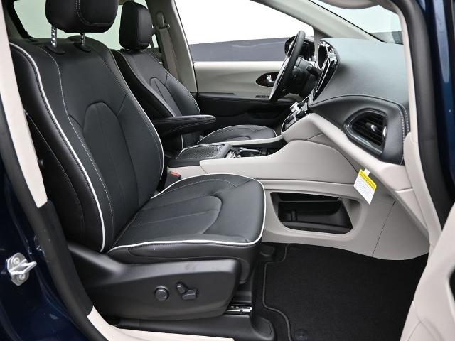 2024 Chrysler Pacifica Vehicle Photo in Cedar Rapids, IA 52402