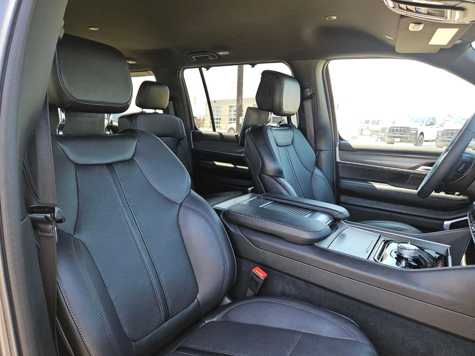 2024 Jeep Wagoneer Vehicle Photo in Seguin, TX 78155