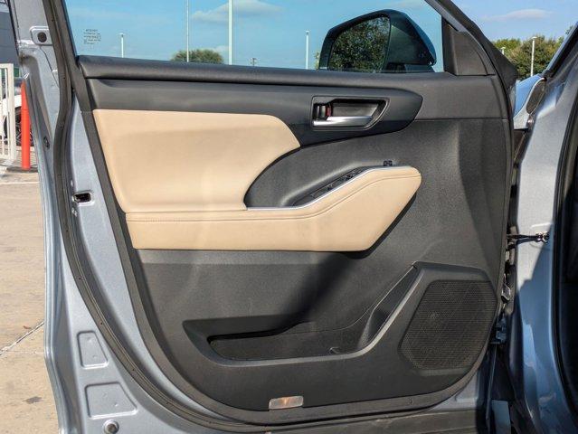 2023 Toyota Highlander Vehicle Photo in San Antonio, TX 78209