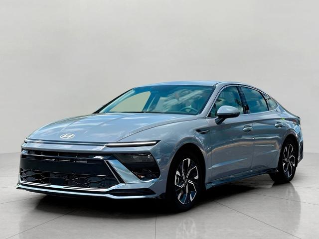2025 Hyundai SONATA Vehicle Photo in Neenah, WI 54956