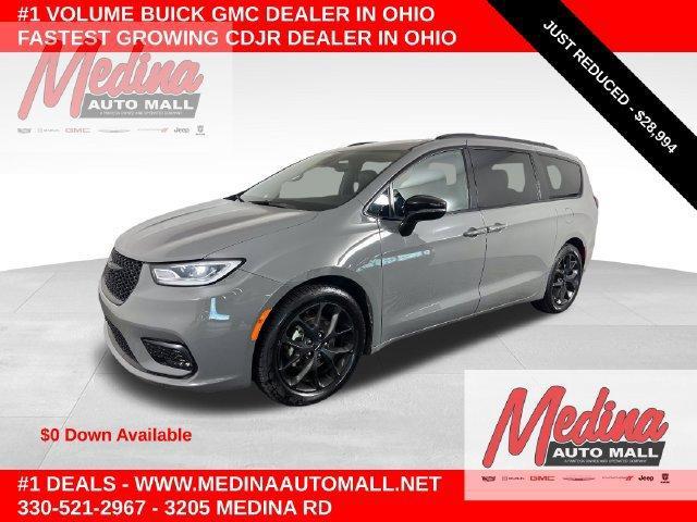 2025 Chrysler Pacifica Vehicle Photo in MEDINA, OH 44256-9631
