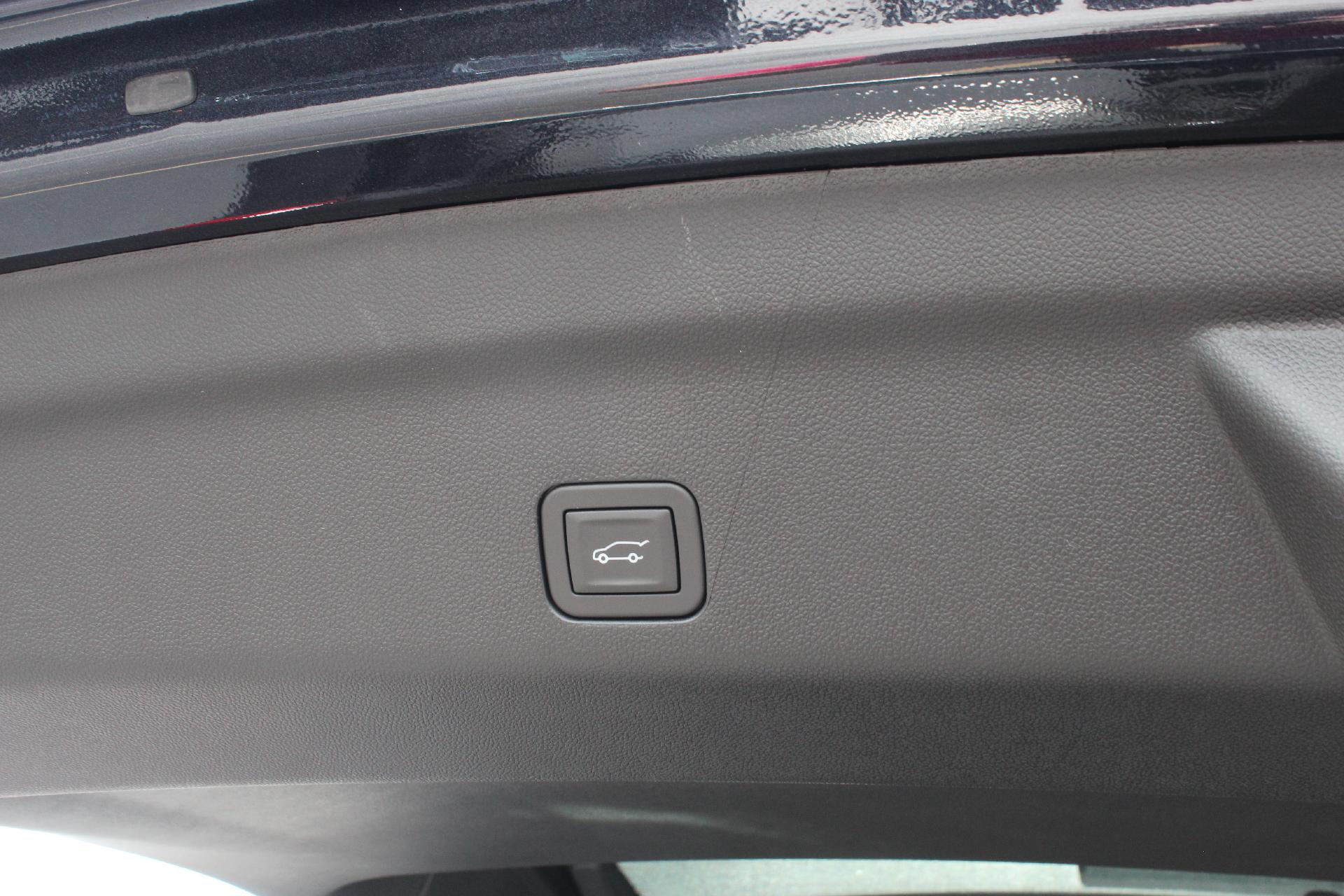 2024 GMC Yukon XL Vehicle Photo in AURORA, CO 80012-4011