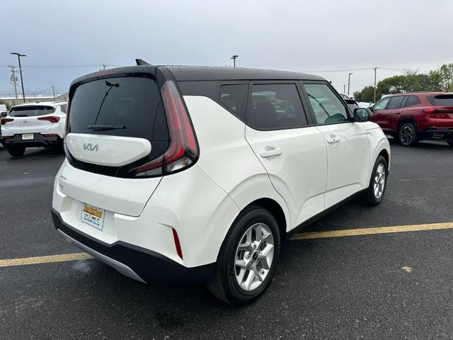 2025 Kia Soul Vehicle Photo in COLUMBIA, MO 65203-3903
