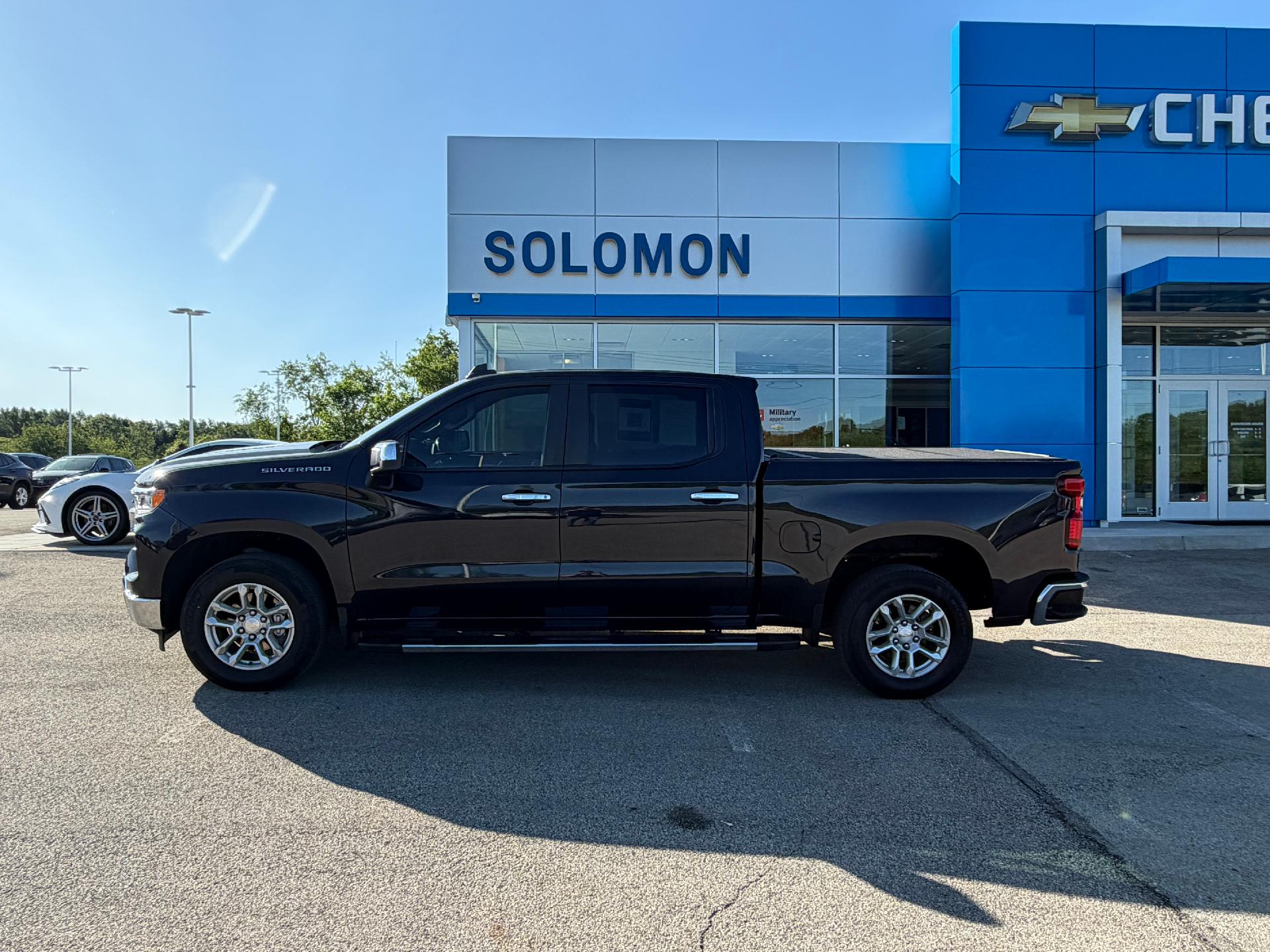 2022 Chevrolet Silverado 1500 photo 3 of 33