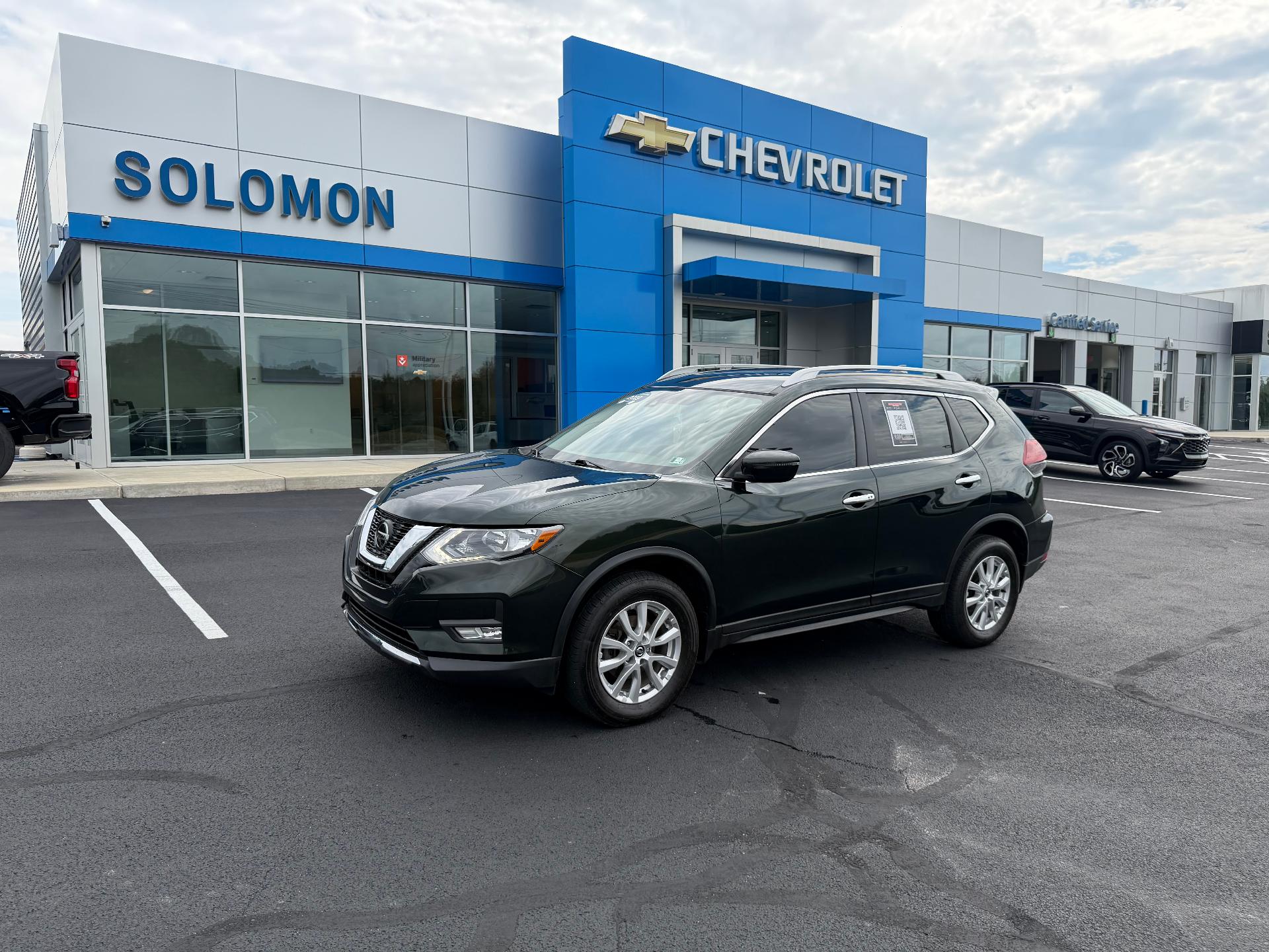 2019 Nissan Rogue photo 2 of 36