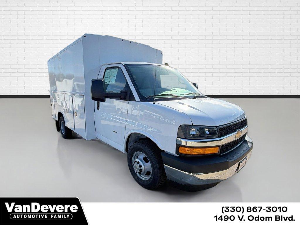 2026 Chevrolet Express Cutaway 3500 Vehicle Photo in AKRON, OH 44320-4088
