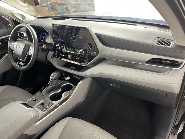 2024 Toyota Highlander Vehicle Photo in GILBERT, AZ 85297-0402