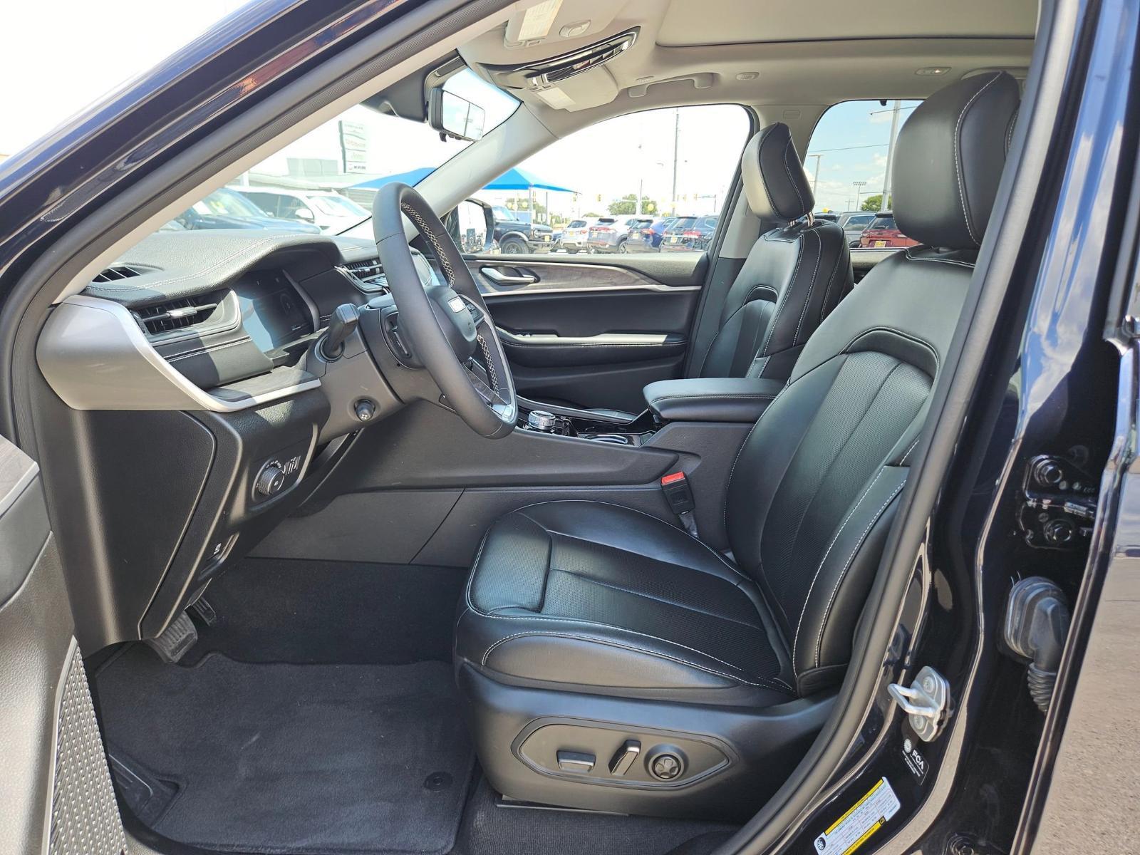 2023 Jeep Grand Cherokee Vehicle Photo in Seguin, TX 78155