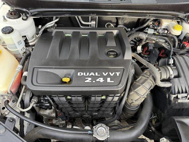 2011 Chrysler 200 Vehicle Photo in LEOMINSTER, MA 01453-2952