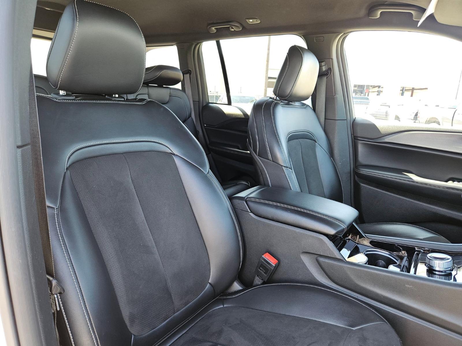 2023 Jeep Grand Cherokee Vehicle Photo in Seguin, TX 78155