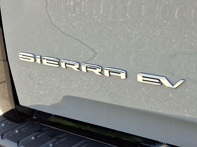 2025 GMC Sierra EV Vehicle Photo in DANBURY, CT 06810-5034