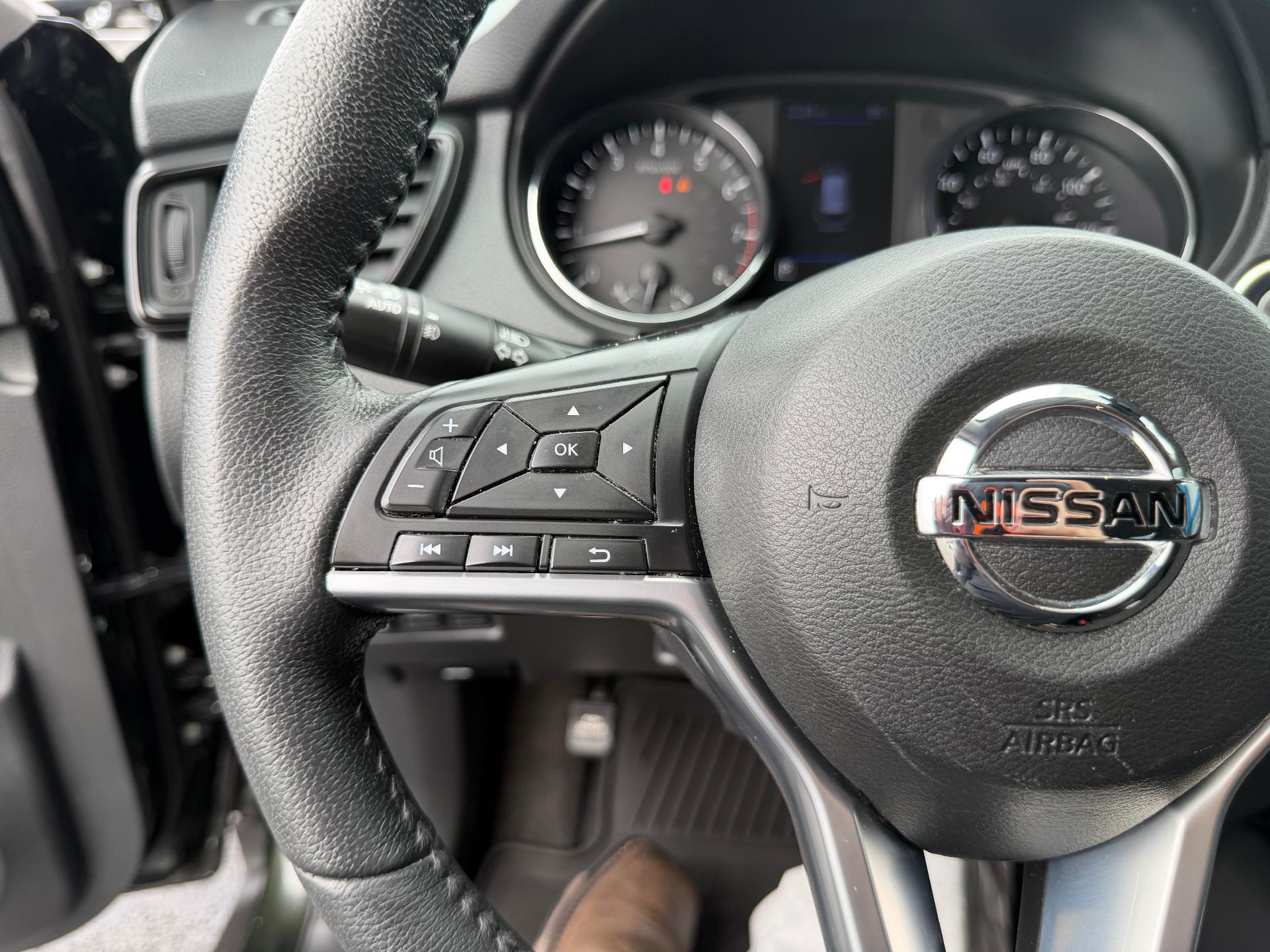 2019 Nissan Rogue photo 23 of 36