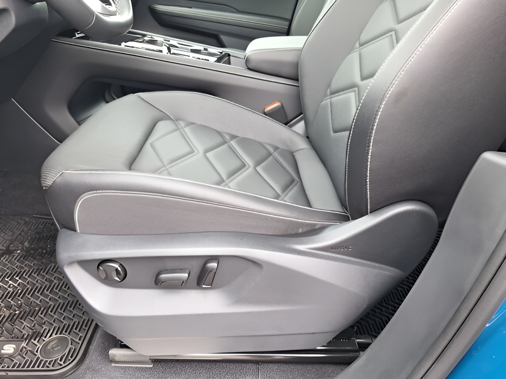 2026 Volkswagen Atlas photo 33 of 36