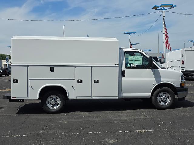 2025 Chevrolet Express Commercial Cutaway Vehicle Photo in INDEPENDENCE, MO 64055-1314