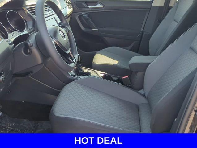 2020 Volkswagen Tiguan Vehicle Photo in Merrillville, IN 46410
