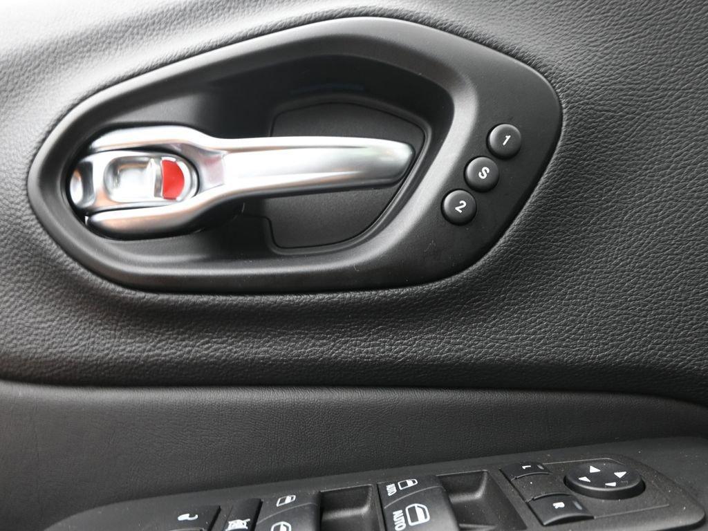 2021 Jeep Cherokee Vehicle Photo in Cedar Rapids, IA 52402