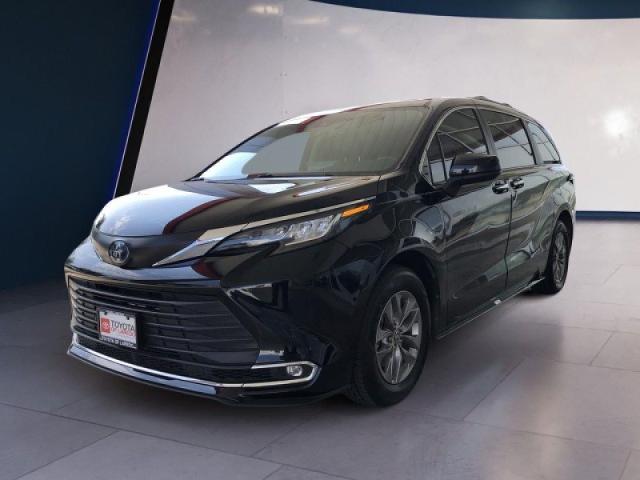 2023 Toyota Sienna Vehicle Photo in LAREDO, TX 78041-0006
