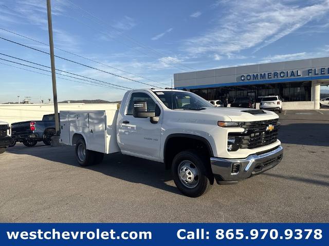 2025 Chevrolet Silverado 3500 HD Chassis Cab Vehicle Photo in ALCOA, TN 37701-3235