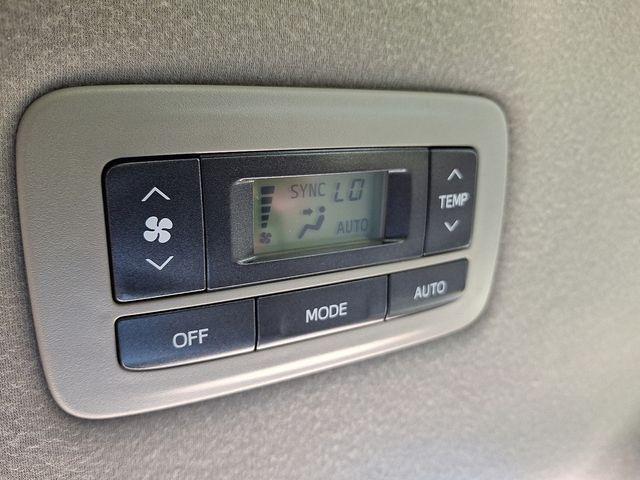 2013 Toyota Sienna Vehicle Photo in DANBURY, CT 06810-5034