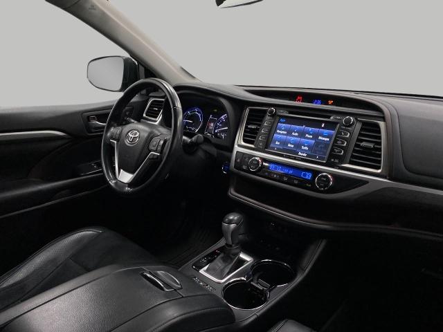 2017 Toyota Highlander Vehicle Photo in Appleton, WI 54913