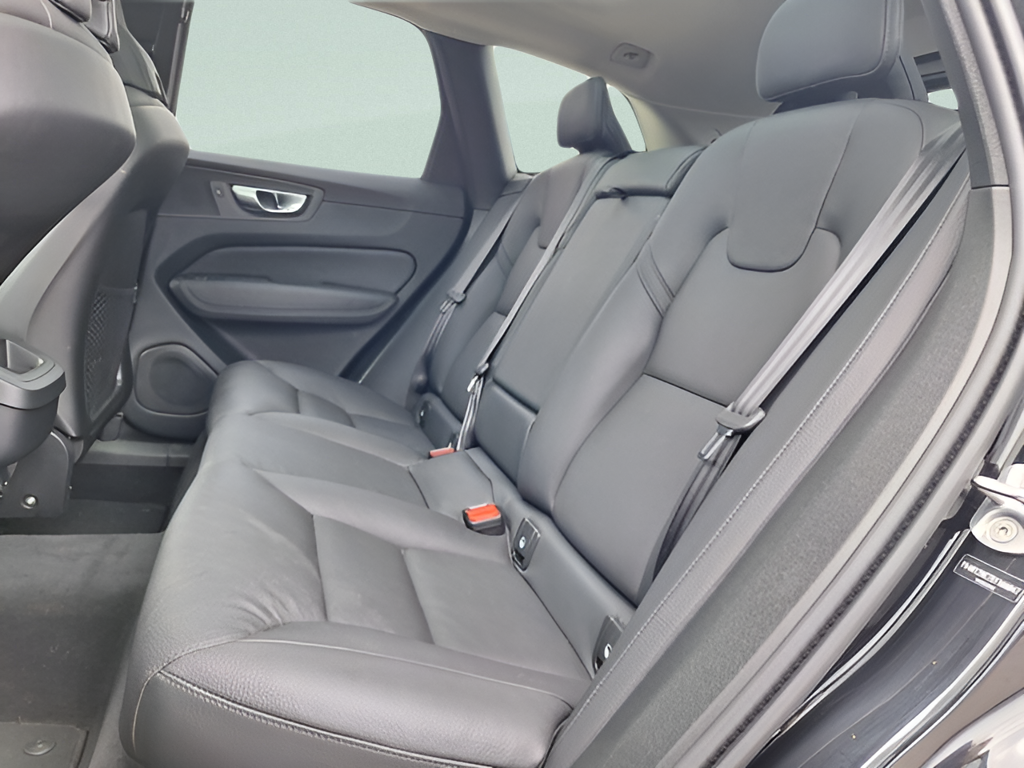 2025 Volvo XC60 photo 20 of 29