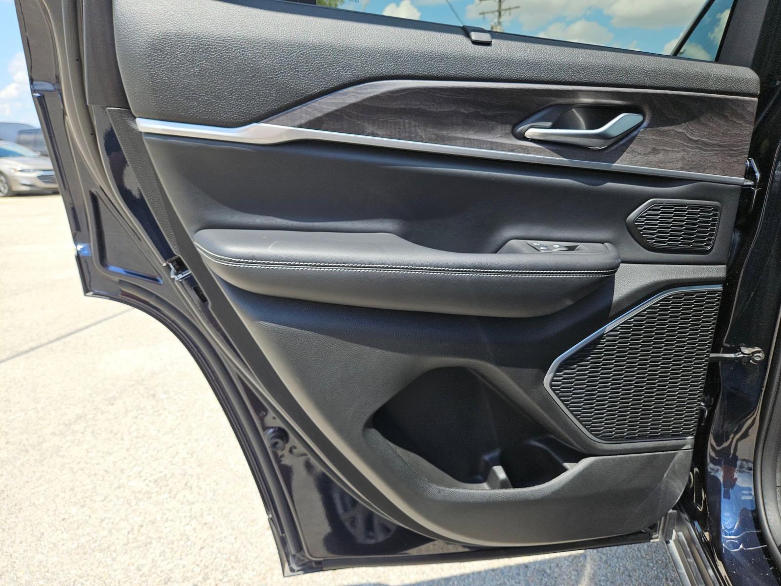 2023 Jeep Grand Cherokee Vehicle Photo in Seguin, TX 78155